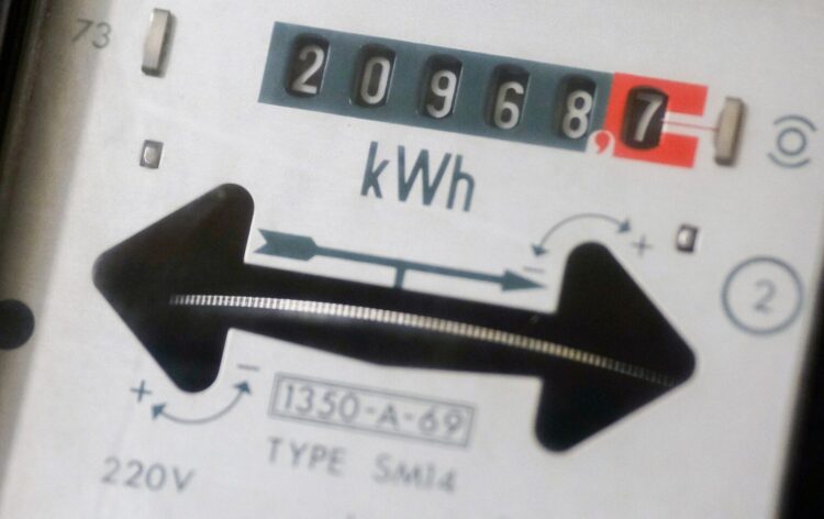 Ivan spune că piața de energie electrică dă semne de ieftinire
