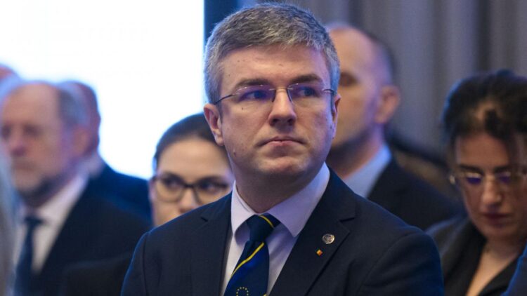 Irineu Darău spune de ce decontează transport ca parlamentar, deşi beneficiază de pază, ca ministru