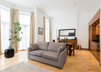 Apartamentele Airbnb din România, preferate de turiștii străini: peste 2,3 milioane de înnoptări